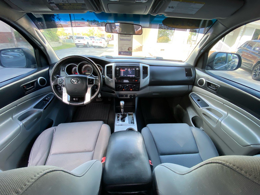 2015 Toyota Tacoma Image 16