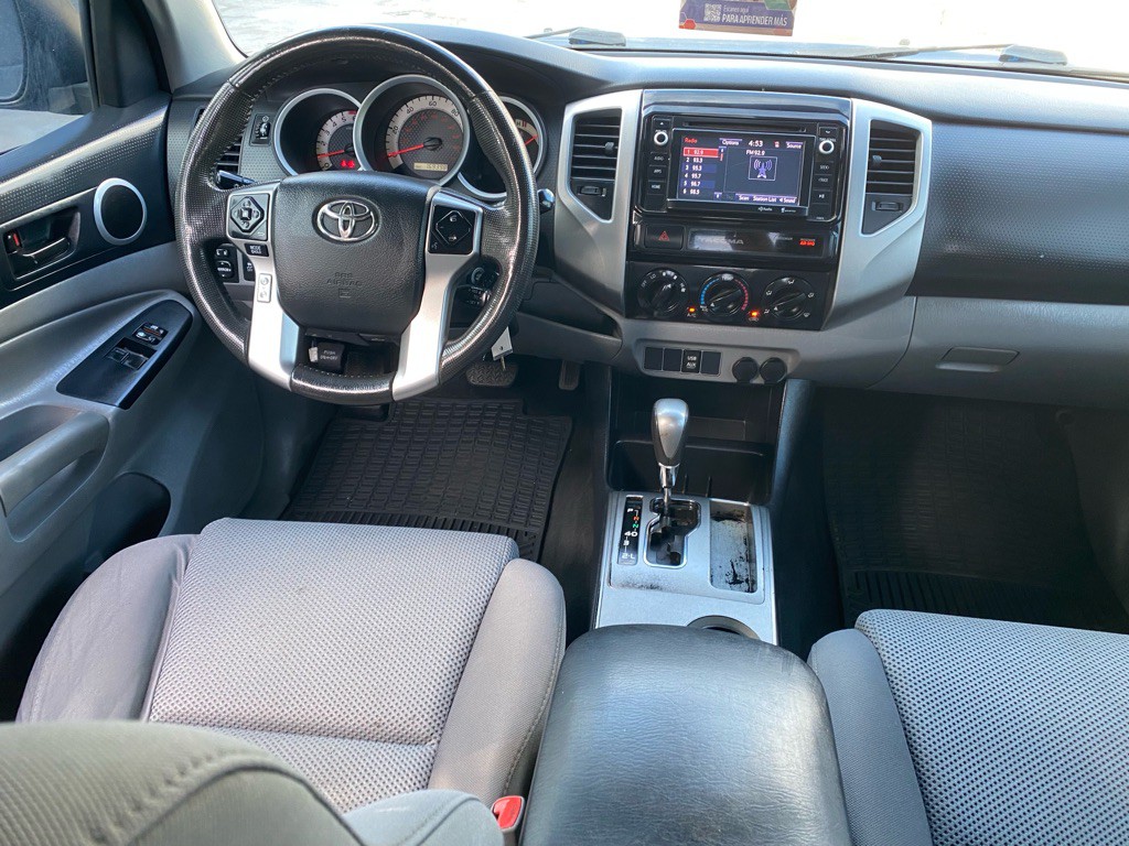 2015 Toyota Tacoma Image 17