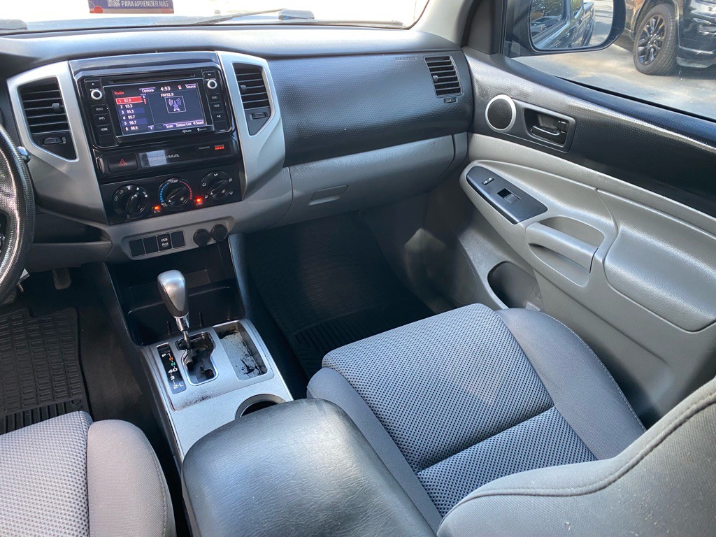 2015 Toyota Tacoma Image 18