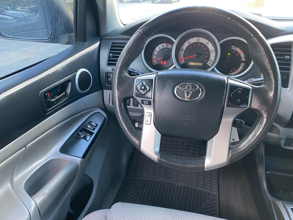 2015 Toyota Tacoma Image 21
