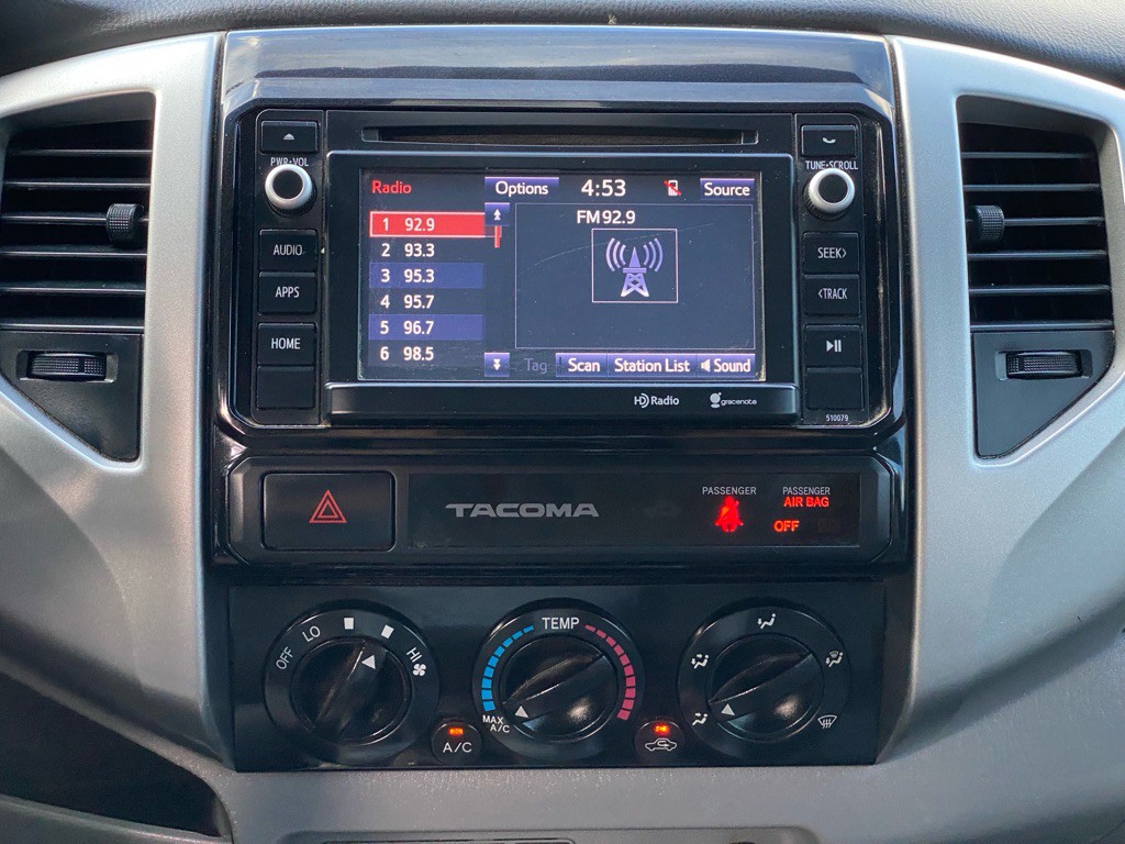 2015 Toyota Tacoma Image 22