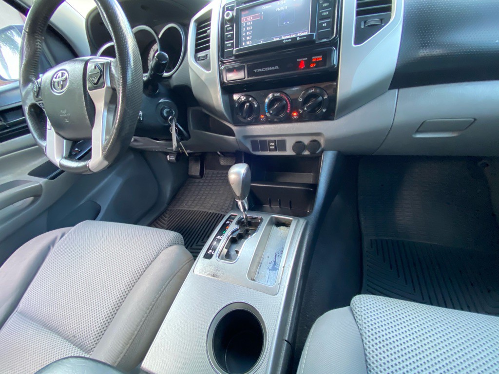 2015 Toyota Tacoma Image 27