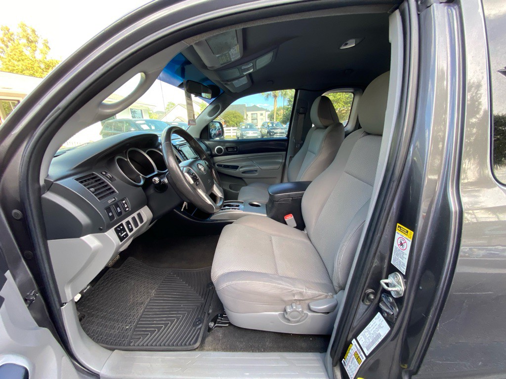 2015 Toyota Tacoma Image 28