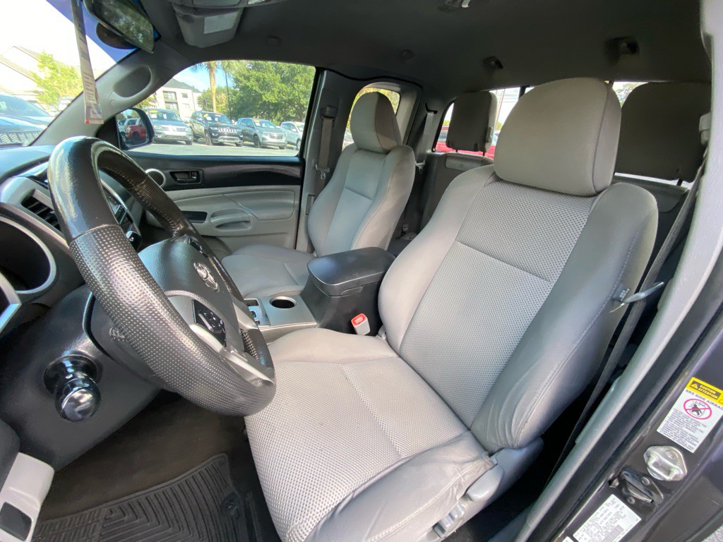 2015 Toyota Tacoma Image 30