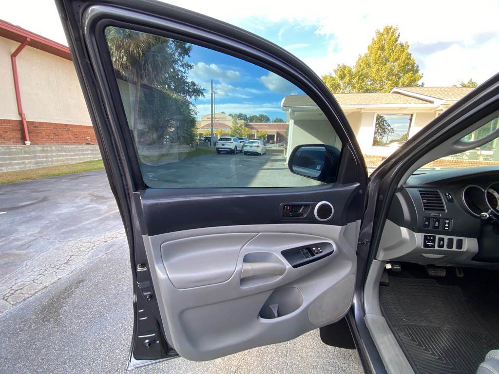 2015 Toyota Tacoma Image 34