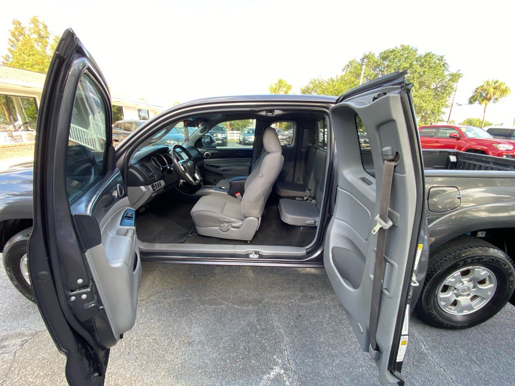 2015 Toyota Tacoma Image 36