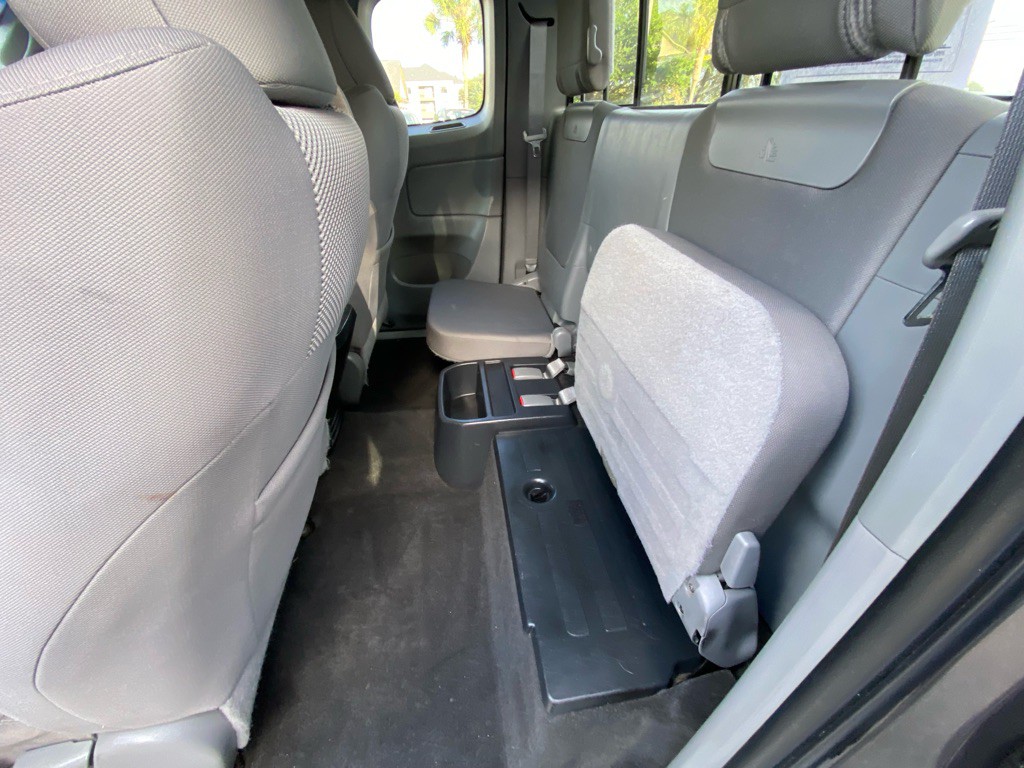 2015 Toyota Tacoma Image 38
