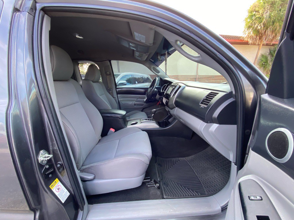 2015 Toyota Tacoma Image 40
