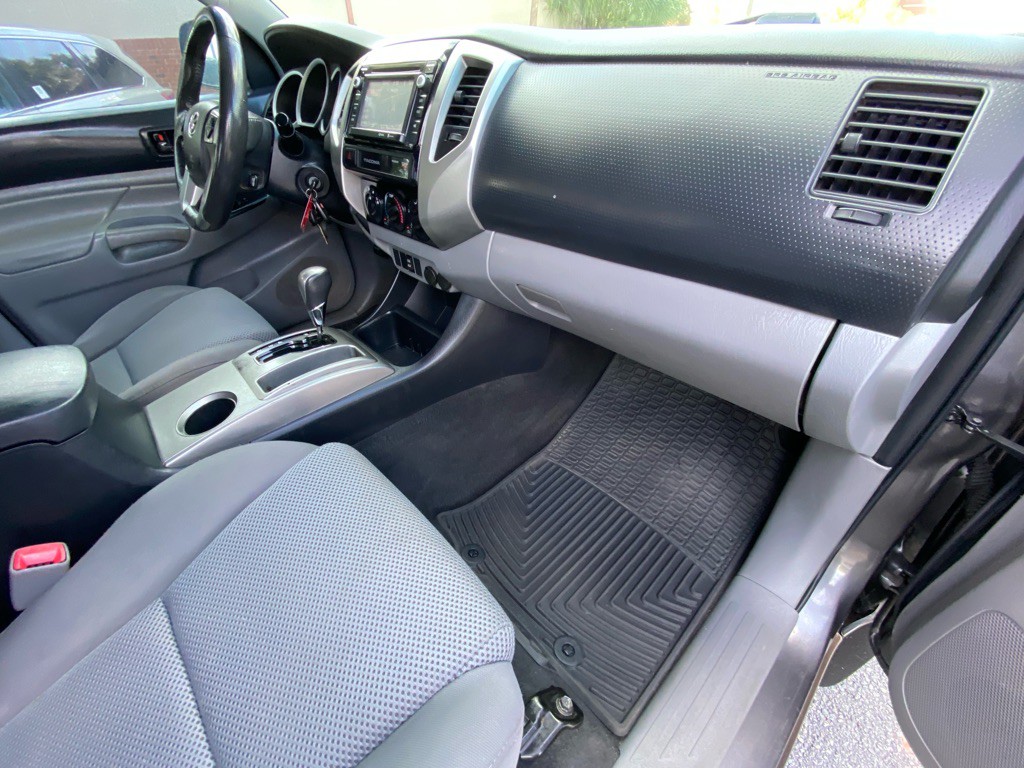 2015 Toyota Tacoma Image 42