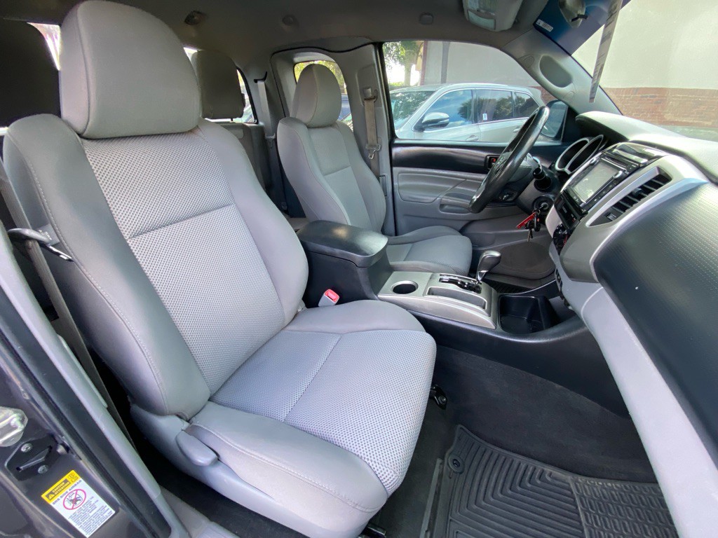 2015 Toyota Tacoma Image 43