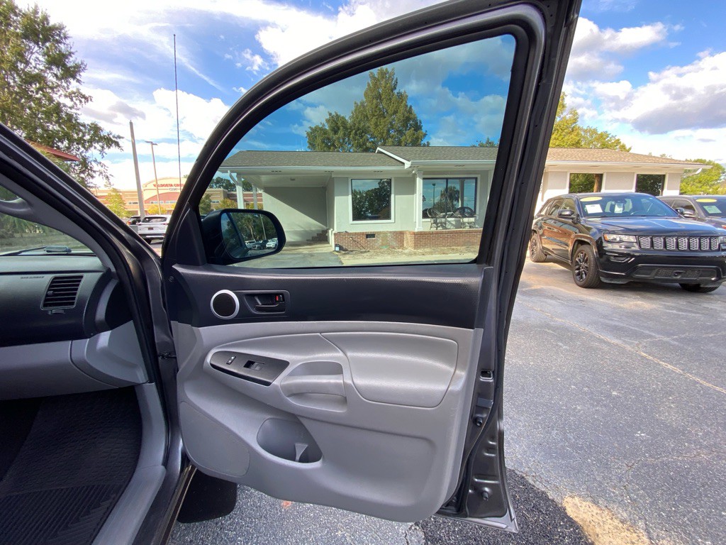 2015 Toyota Tacoma Image 45