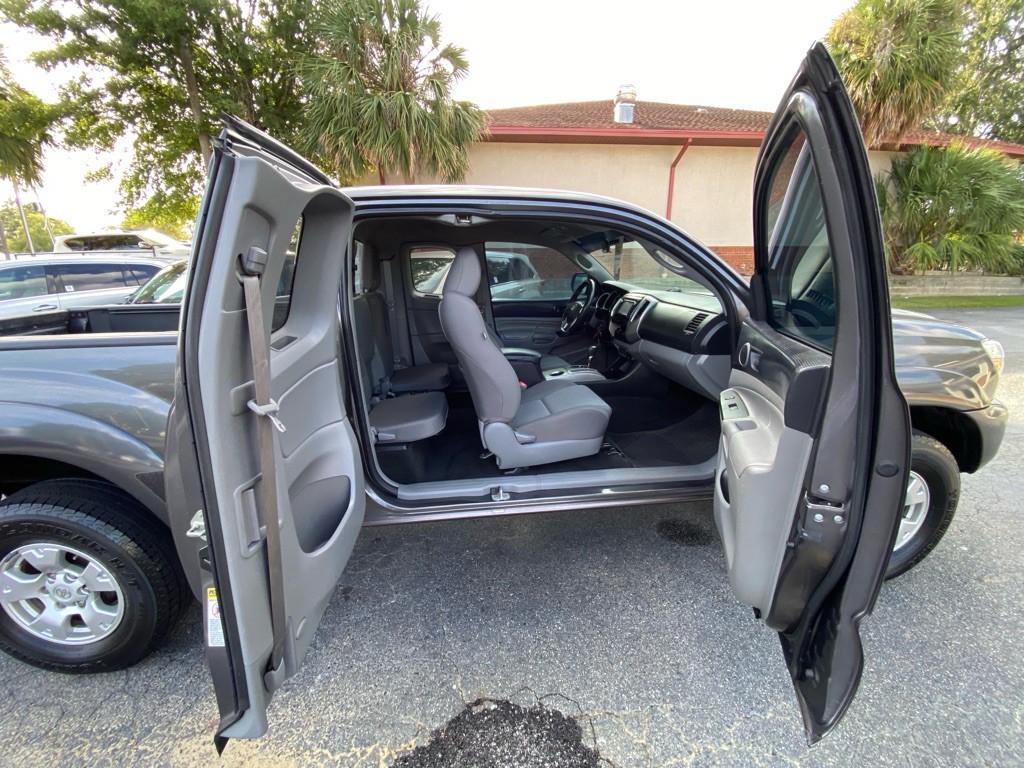 2015 Toyota Tacoma Image 46