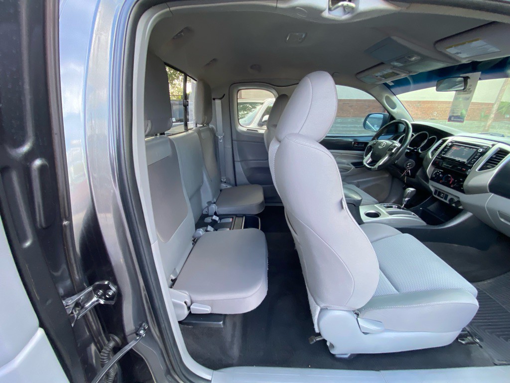 2015 Toyota Tacoma Image 48