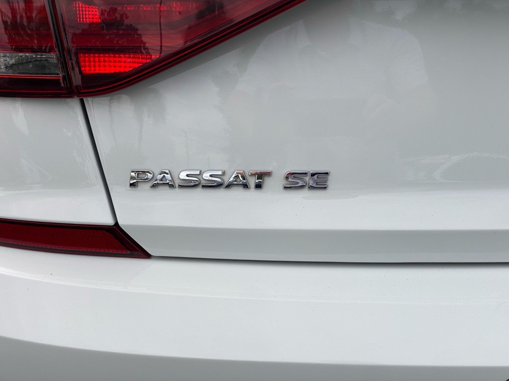 2017 Volkswagen Passat Image 9