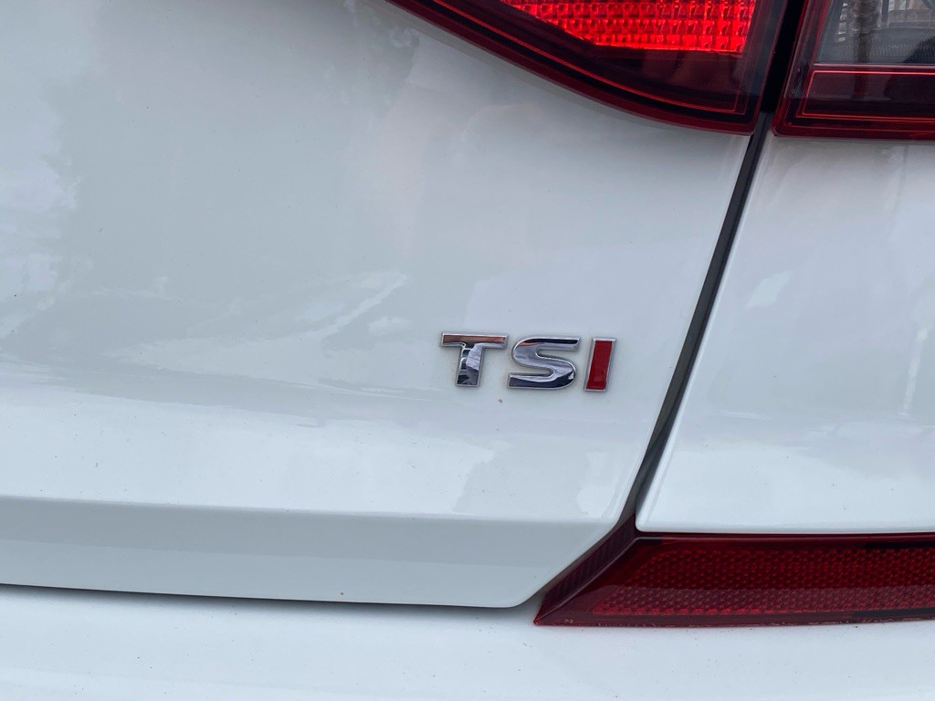2017 Volkswagen Passat Image 10