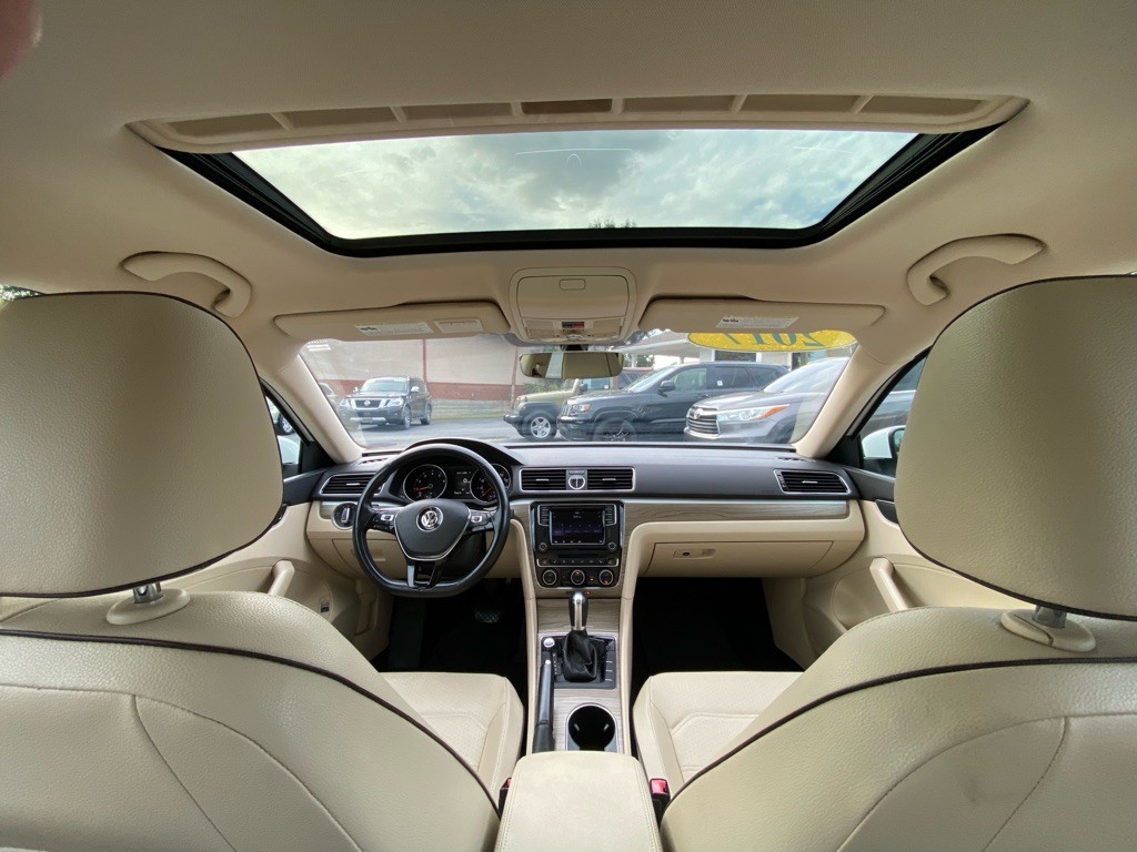 2017 Volkswagen Passat Image 13