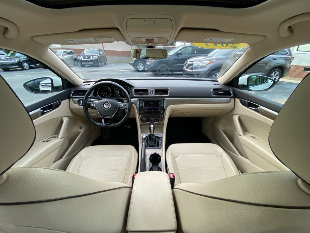 2017 Volkswagen Passat Image 14