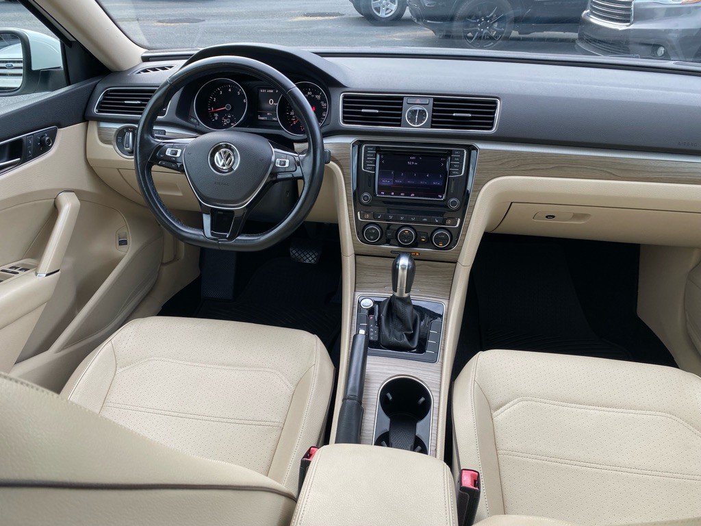 2017 Volkswagen Passat Image 15