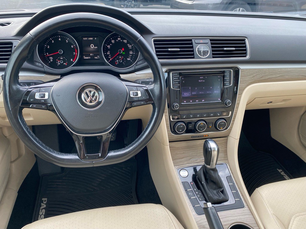 2017 Volkswagen Passat Image 18