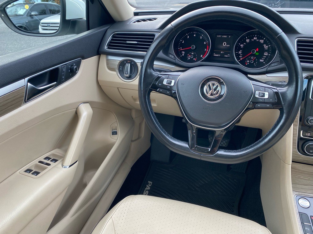 2017 Volkswagen Passat Image 19