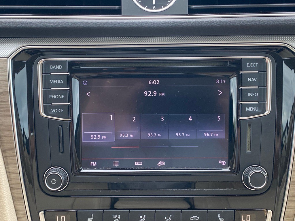 2017 Volkswagen Passat Image 22