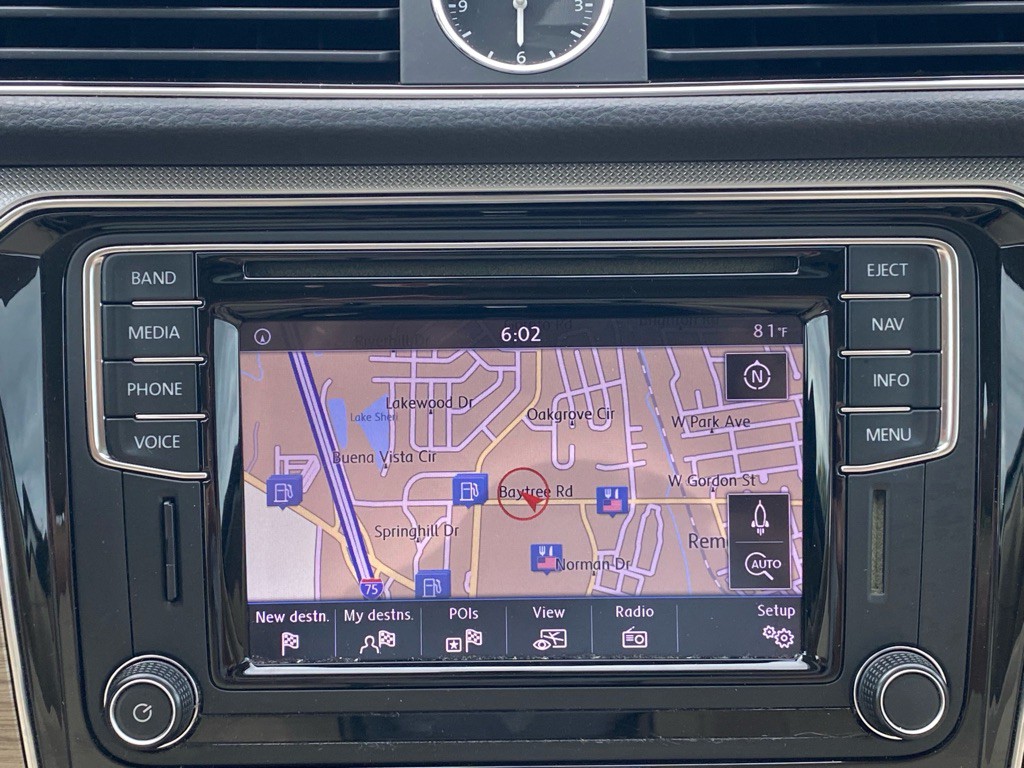 2017 Volkswagen Passat Image 23