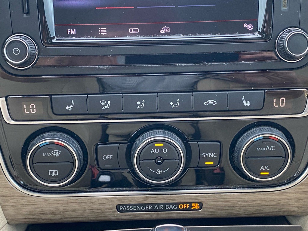 2017 Volkswagen Passat Image 24