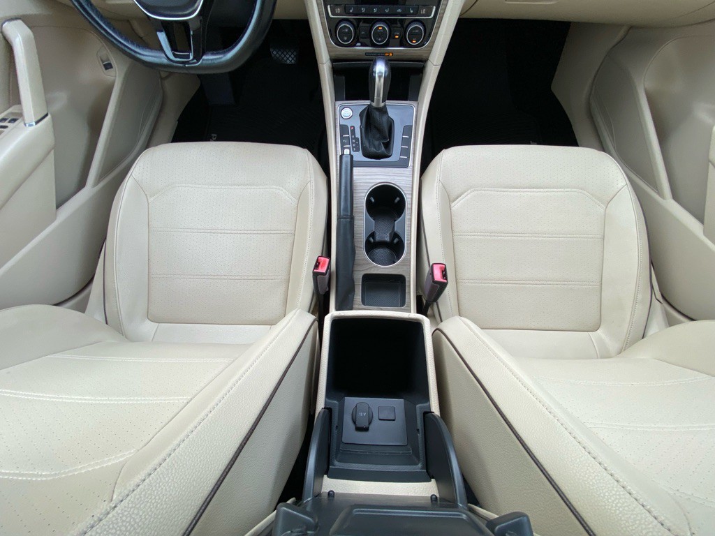 2017 Volkswagen Passat Image 26