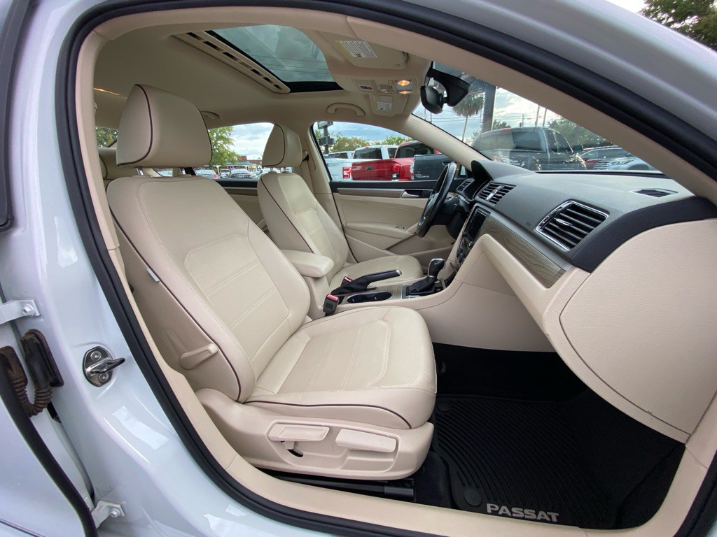 2017 Volkswagen Passat Image 38