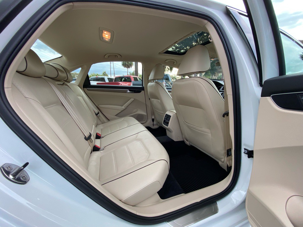 2017 Volkswagen Passat Image 42