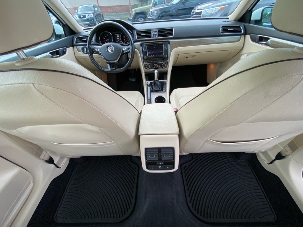 2017 Volkswagen Passat Image 46