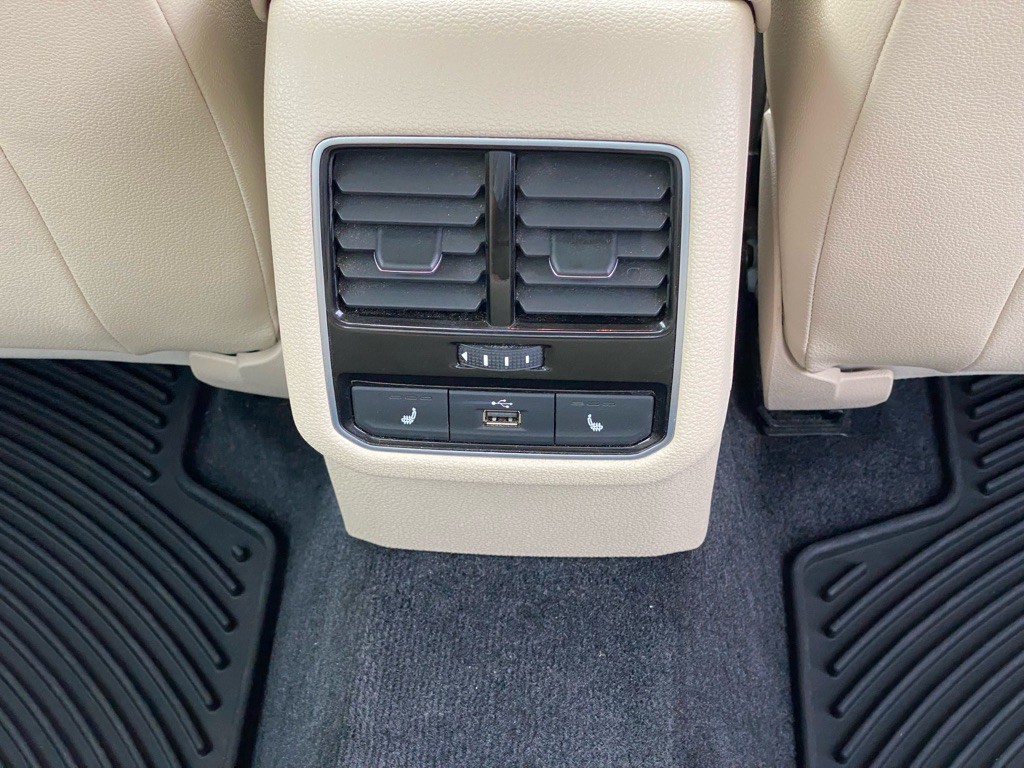 2017 Volkswagen Passat Image 47