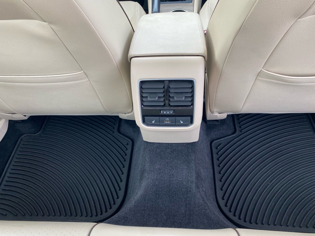 2017 Volkswagen Passat Image 48