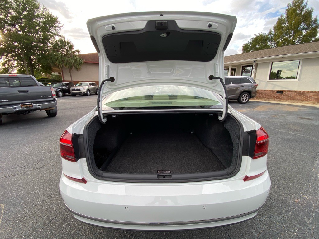 2017 Volkswagen Passat Image 49