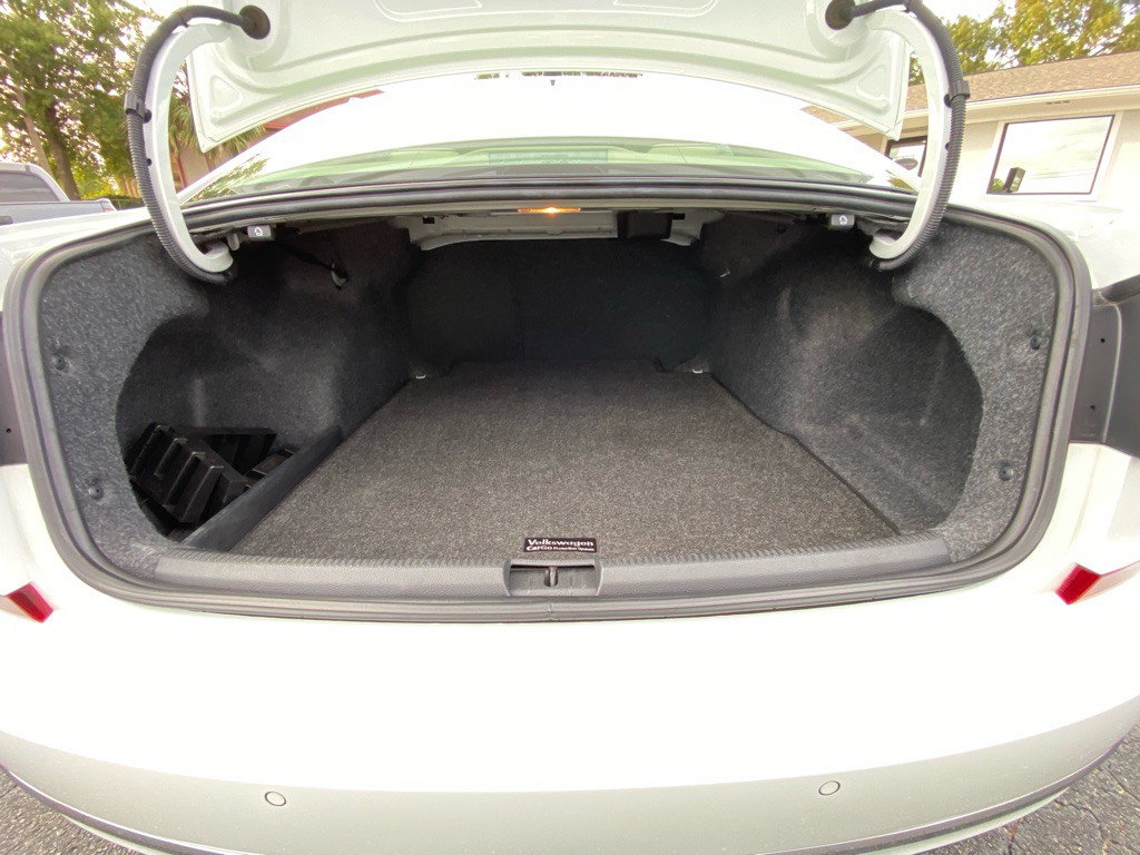 2017 Volkswagen Passat Image 50
