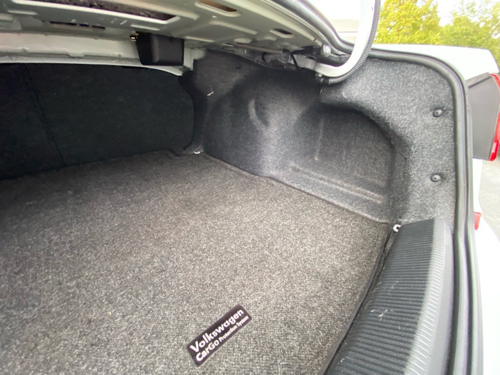 2017 Volkswagen Passat Image 52