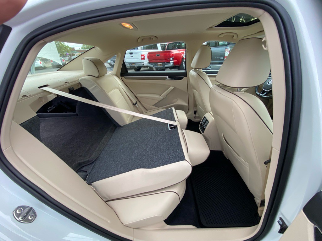 2017 Volkswagen Passat Image 54