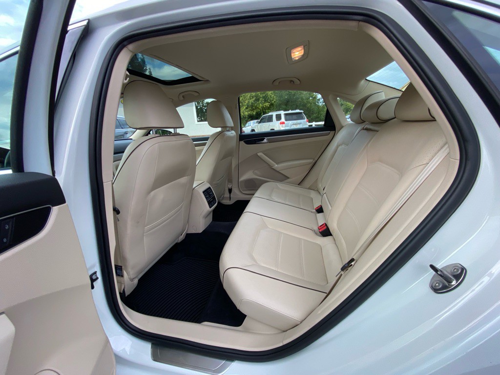 2017 Volkswagen Passat Image 56