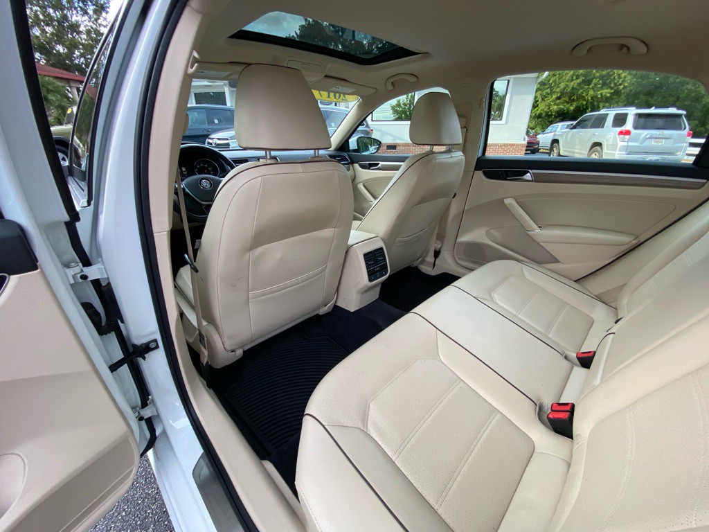 2017 Volkswagen Passat Image 57