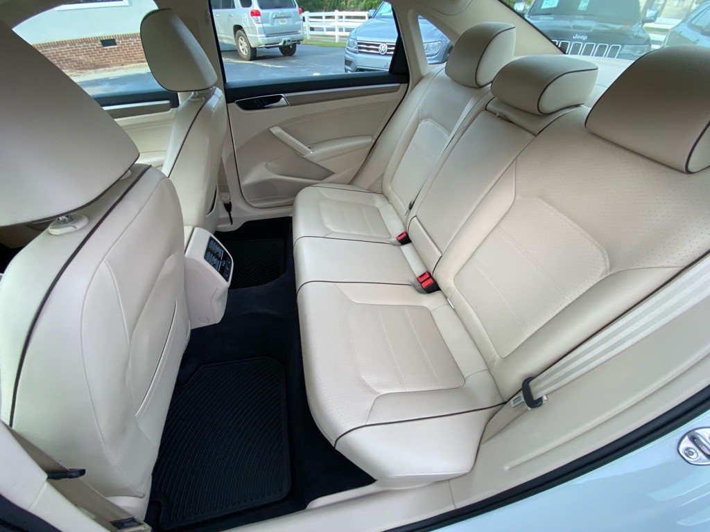 2017 Volkswagen Passat Image 58