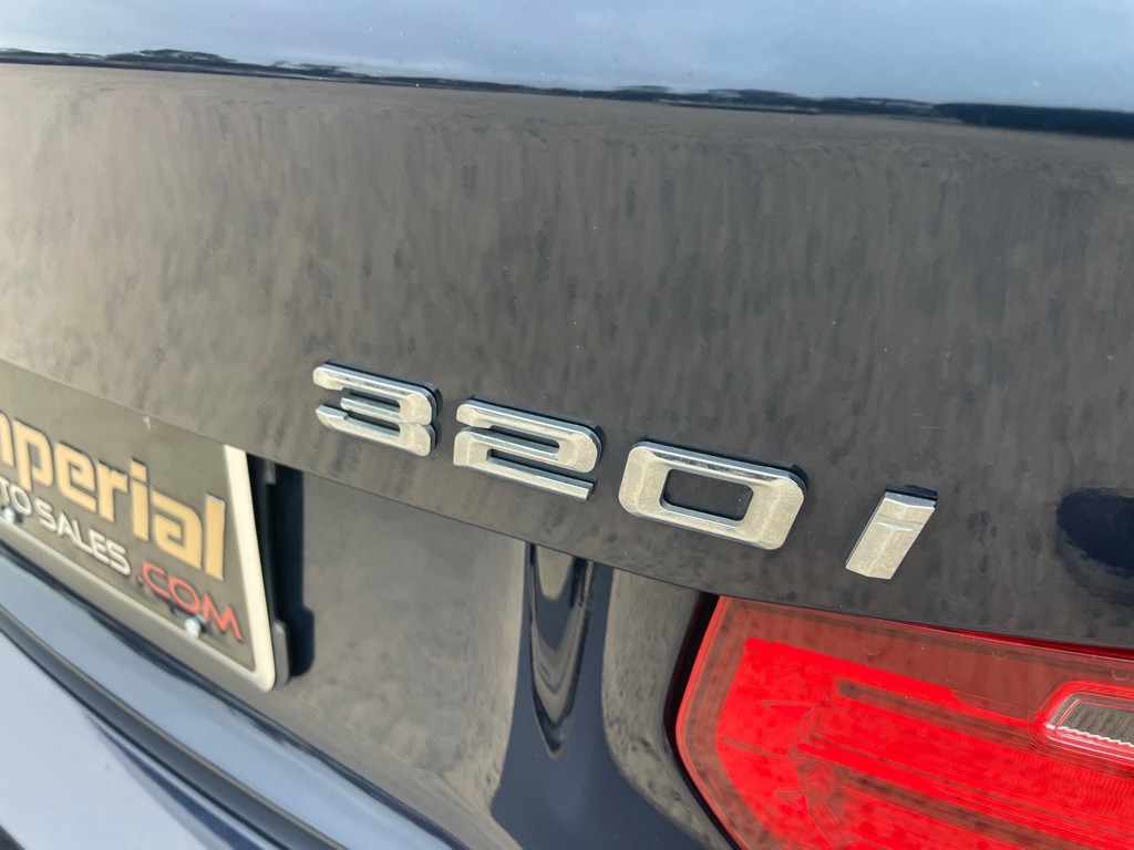 2013 BMW 3 Series Image 8
