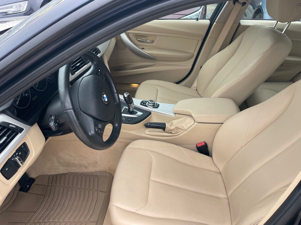 2013 BMW 3 Series Image 11