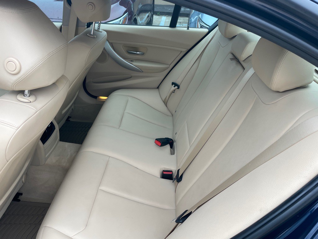 2013 BMW 3 Series Image 12