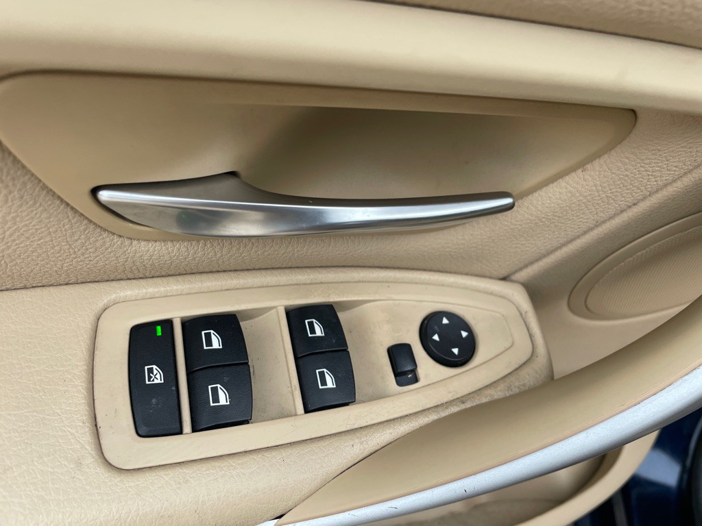 2013 BMW 3 Series Image 14