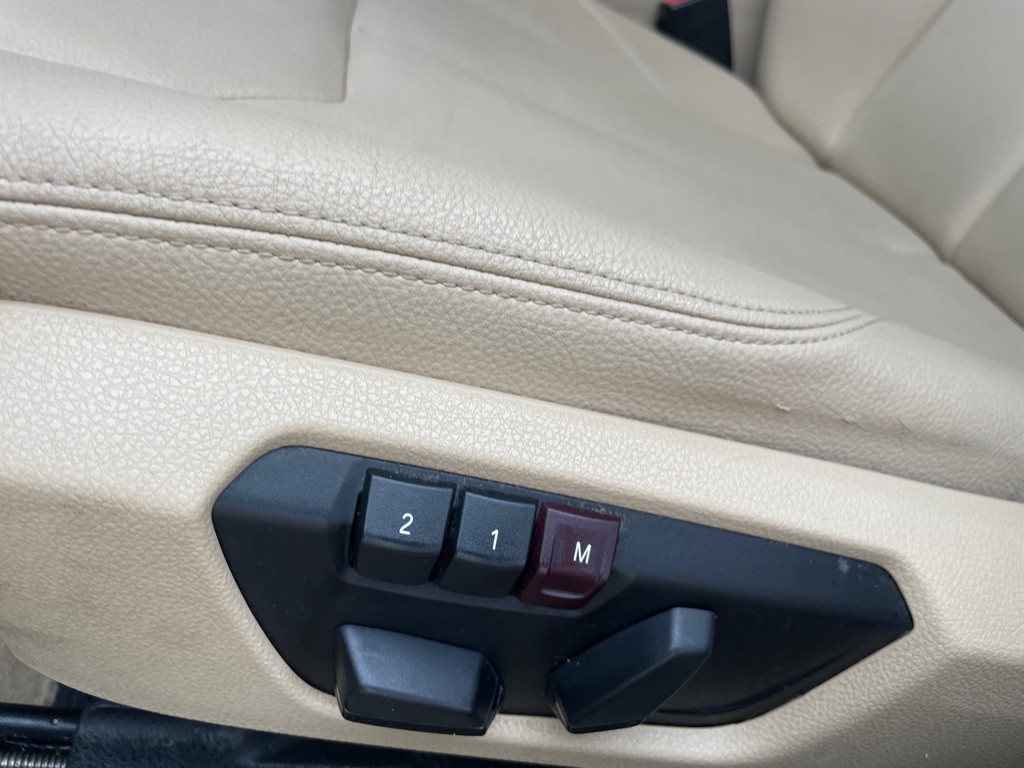 2013 BMW 3 Series Image 15