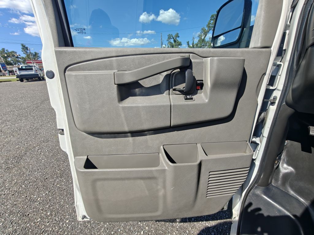 2016 Chevrolet Express Image 13
