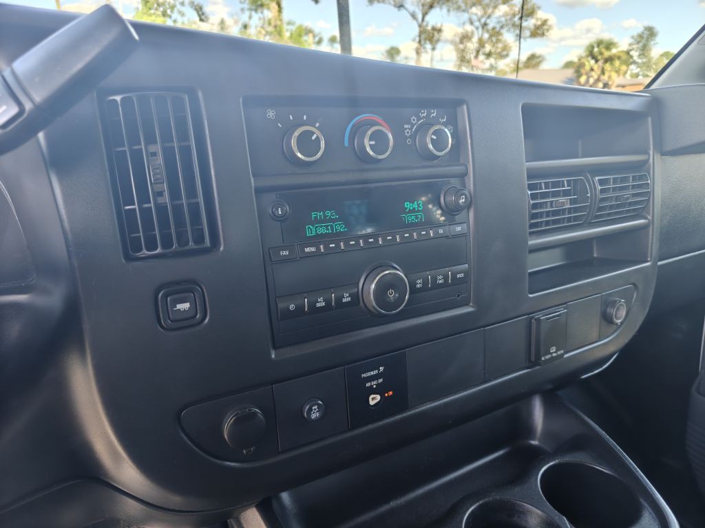 2016 Chevrolet Express Image 17