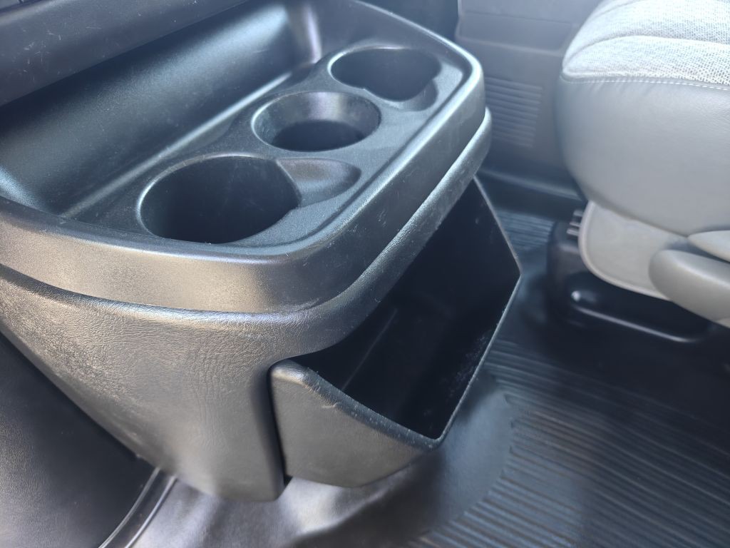 2016 Chevrolet Express Image 18