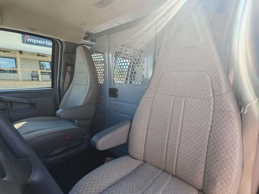 2016 Chevrolet Express Image 19