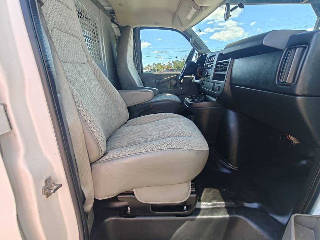 2016 Chevrolet Express Image 22